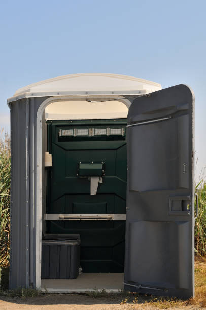 Porta potty delivery and setup in Hialeah Gardens, FL